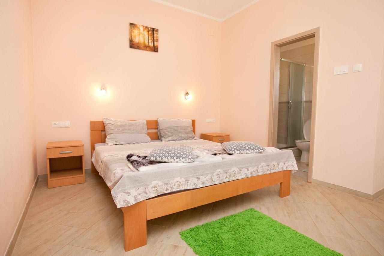 Apartmani Lea Starigrad Paklenica Exteriör bild