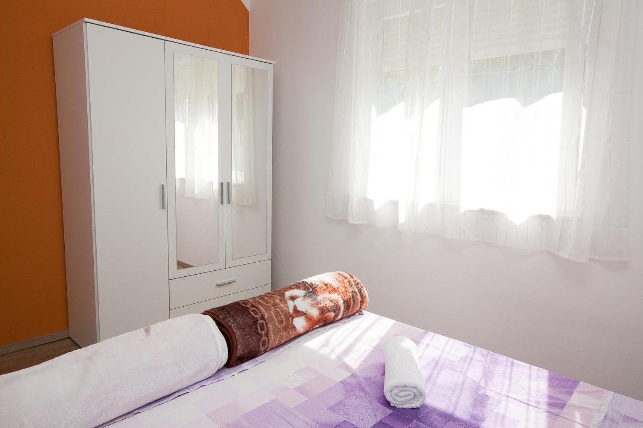 Apartmani Lea Starigrad Paklenica Exteriör bild