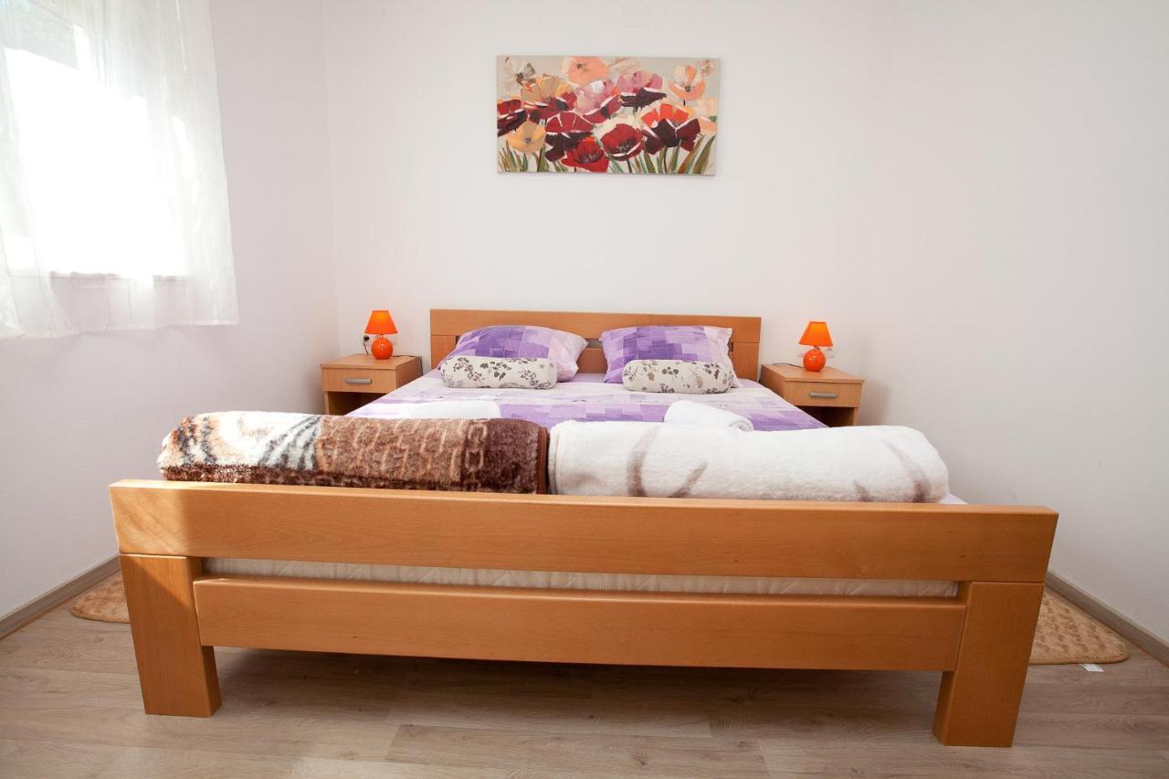 Apartmani Lea Starigrad Paklenica Exteriör bild