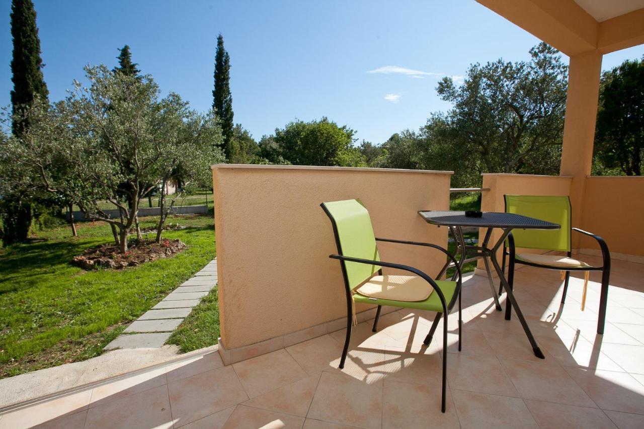 Apartmani Lea Starigrad Paklenica Exteriör bild