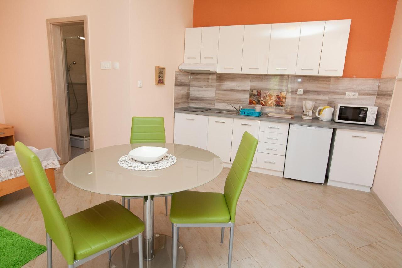 Apartmani Lea Starigrad Paklenica Exteriör bild