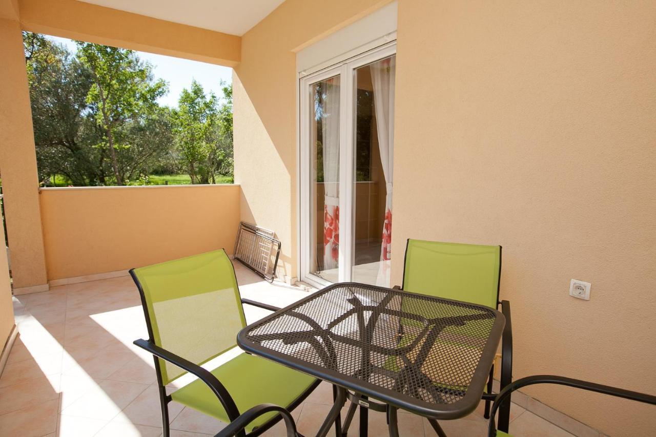 Apartmani Lea Starigrad Paklenica Exteriör bild