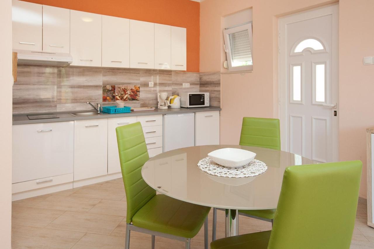 Apartmani Lea Starigrad Paklenica Exteriör bild