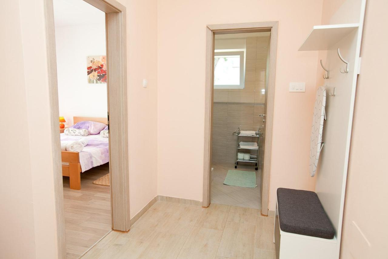 Apartmani Lea Starigrad Paklenica Exteriör bild