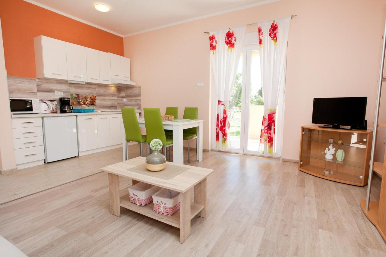 Apartmani Lea Starigrad Paklenica Exteriör bild