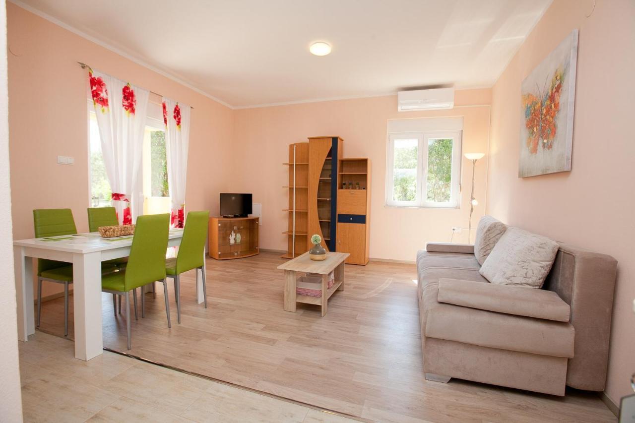 Apartmani Lea Starigrad Paklenica Exteriör bild