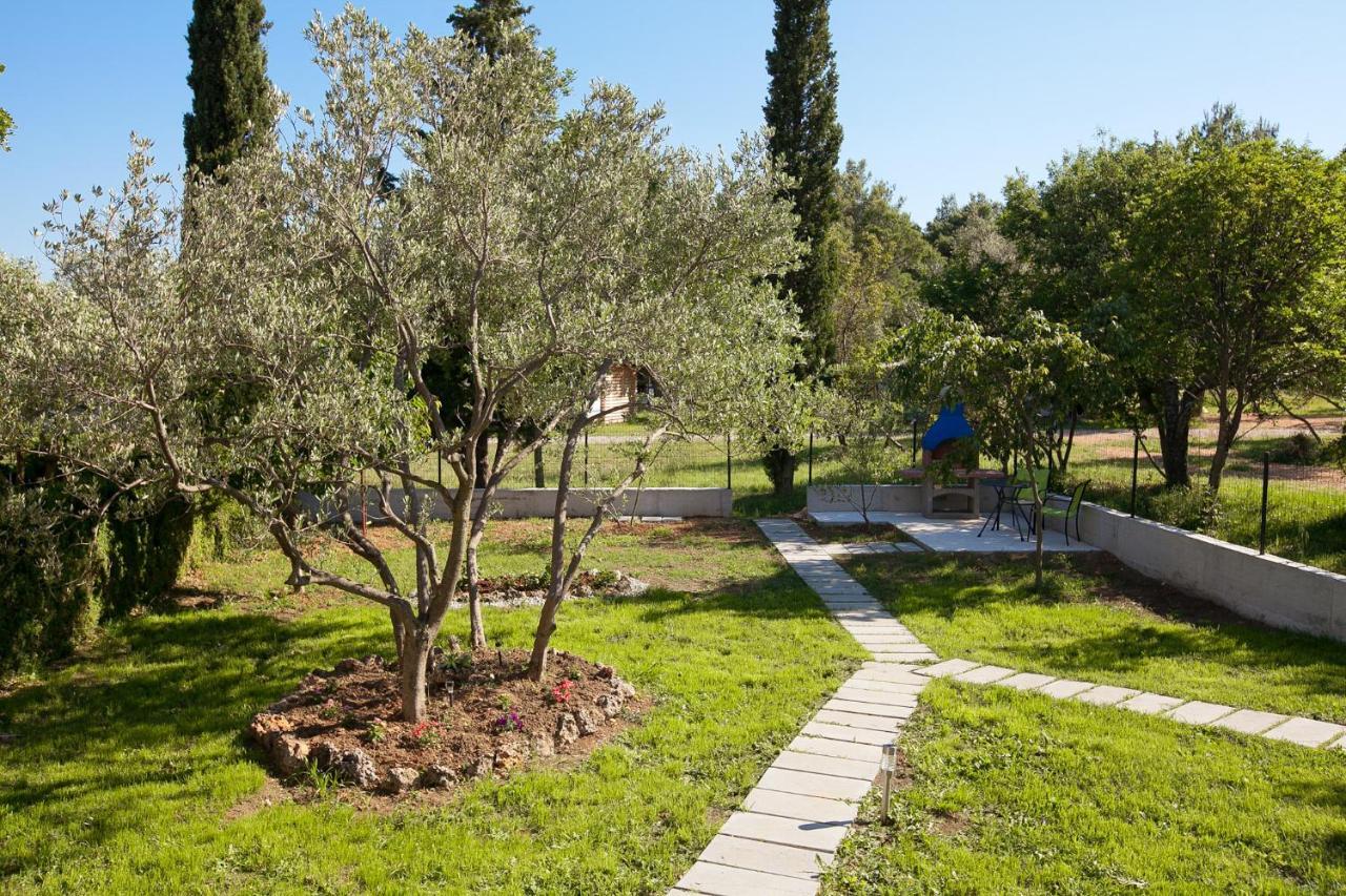 Apartmani Lea Starigrad Paklenica Exteriör bild