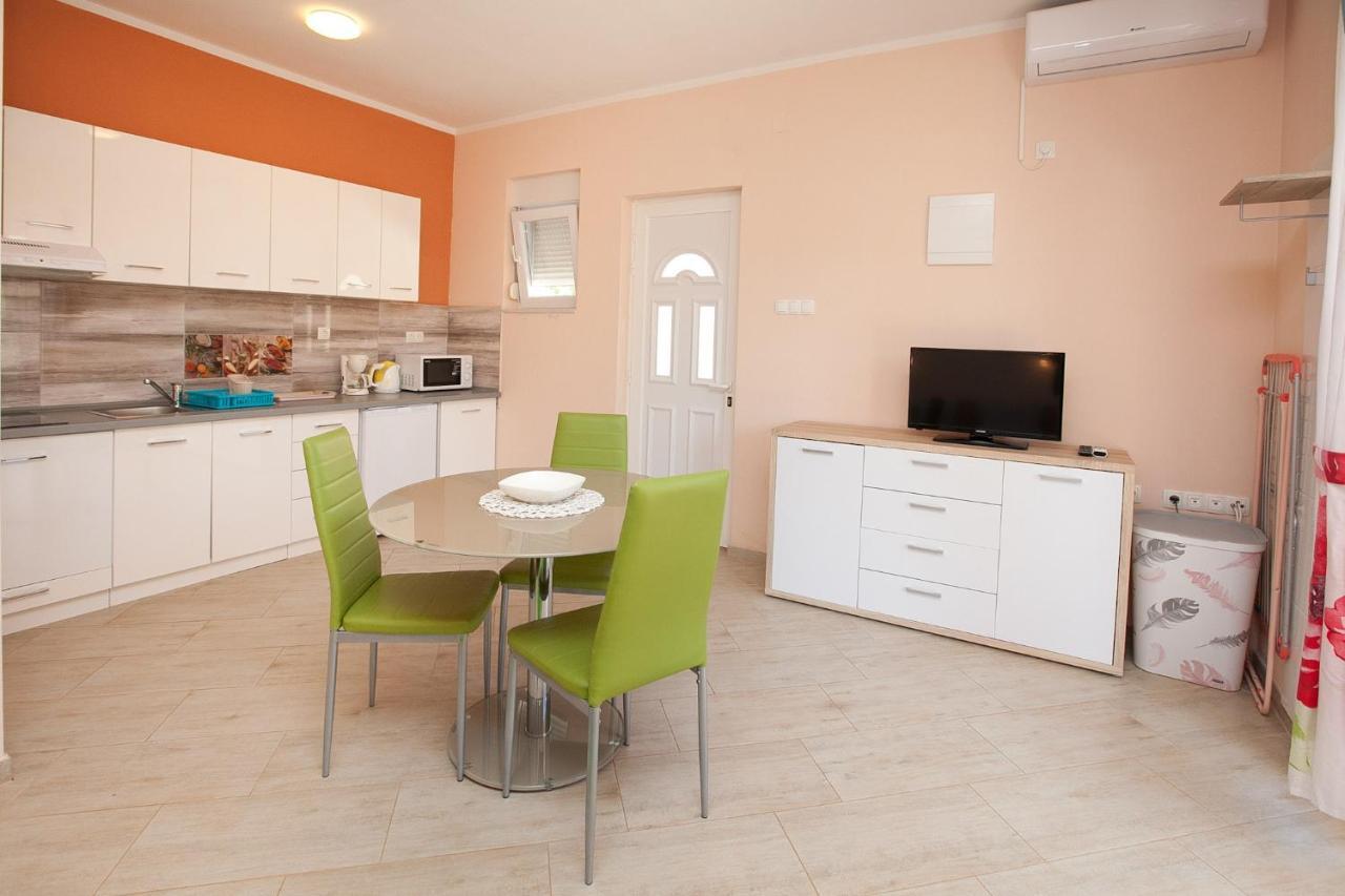 Apartmani Lea Starigrad Paklenica Exteriör bild