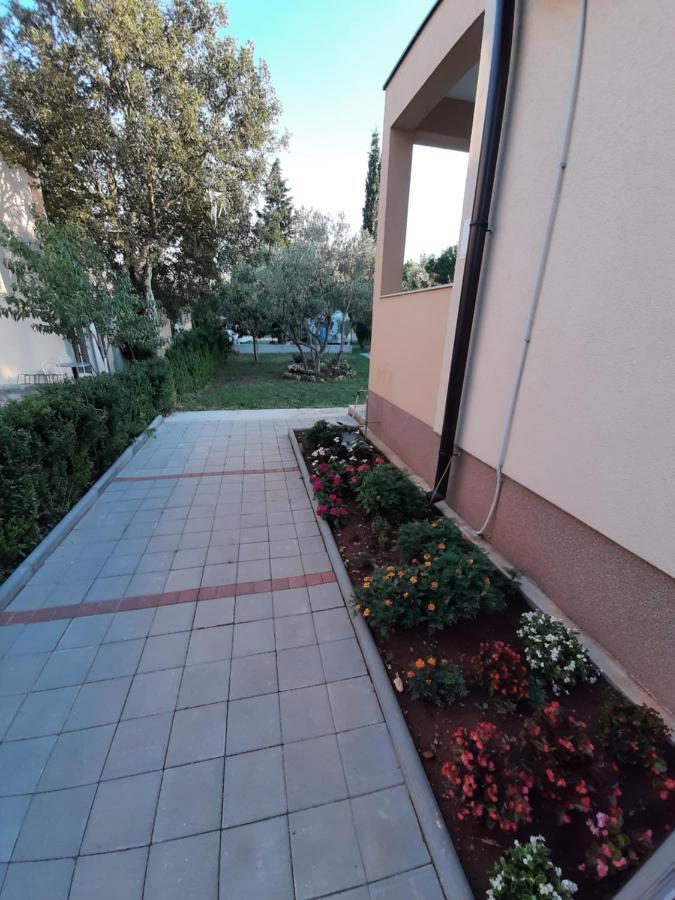 Apartmani Lea Starigrad Paklenica Exteriör bild
